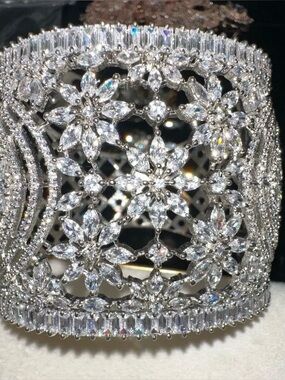 MOISSANITE INDIAN, ORNATE RHODIUM PLATED CHUNKY BANGLE